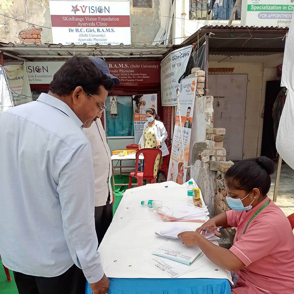 Free_Health_Camp_Held_at_SK_Vision_Clinic,_Ghaziabad_(7)